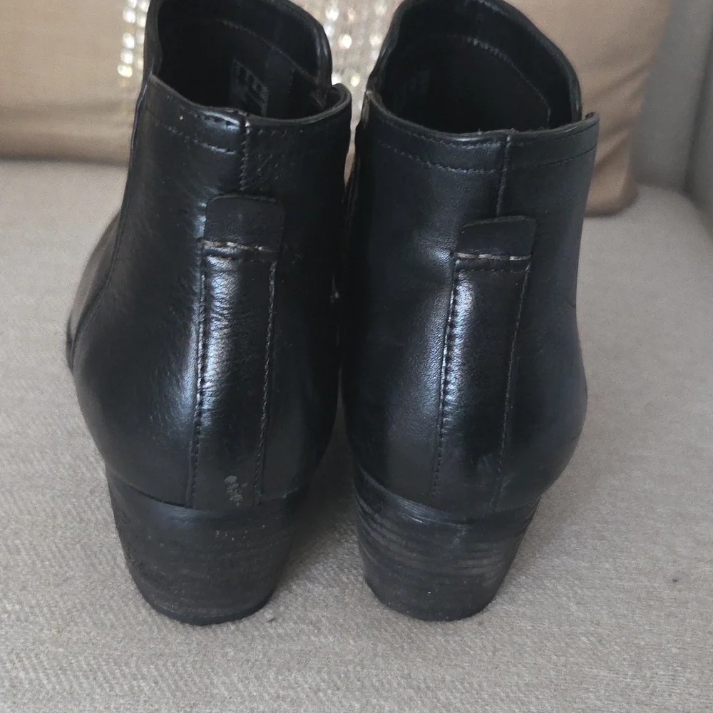 Clarks Black Leather Ankle Booties - 8.5 - Picture 3 of 9